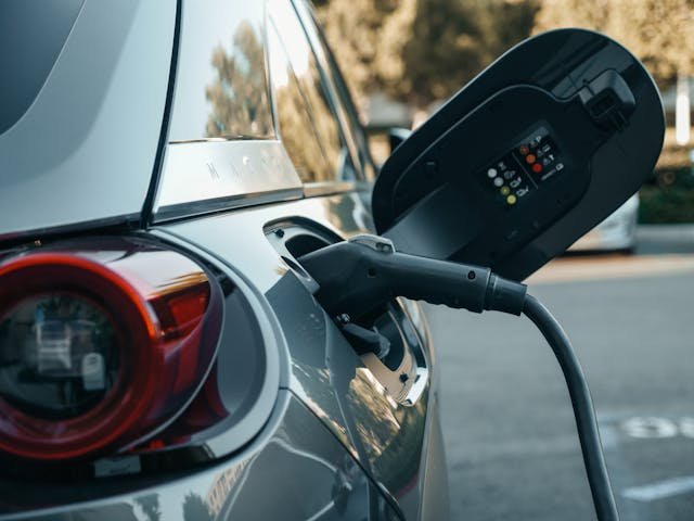 Karnataka Government's Big Move: Boosting Electric Vehicles with 2,500 Charging Stations
